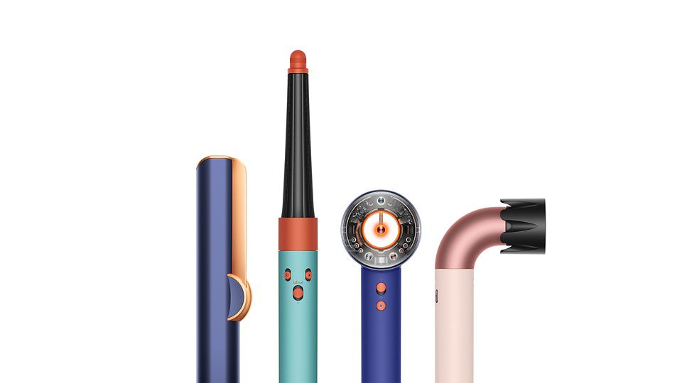 Una selección de productos Dyson para el cuidado del cabello.