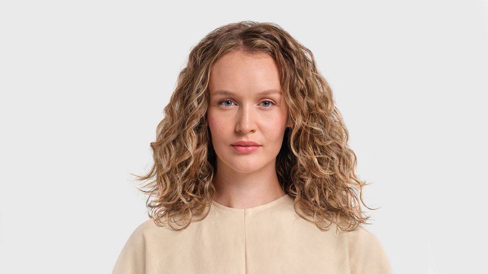 Model with Defined bouncy curls styled hair.