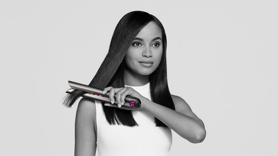 A model using the Dyson Corrale straightener