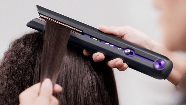 Close up of hair being gathered by the flexing plates on the Dyson Corrale hair straightener