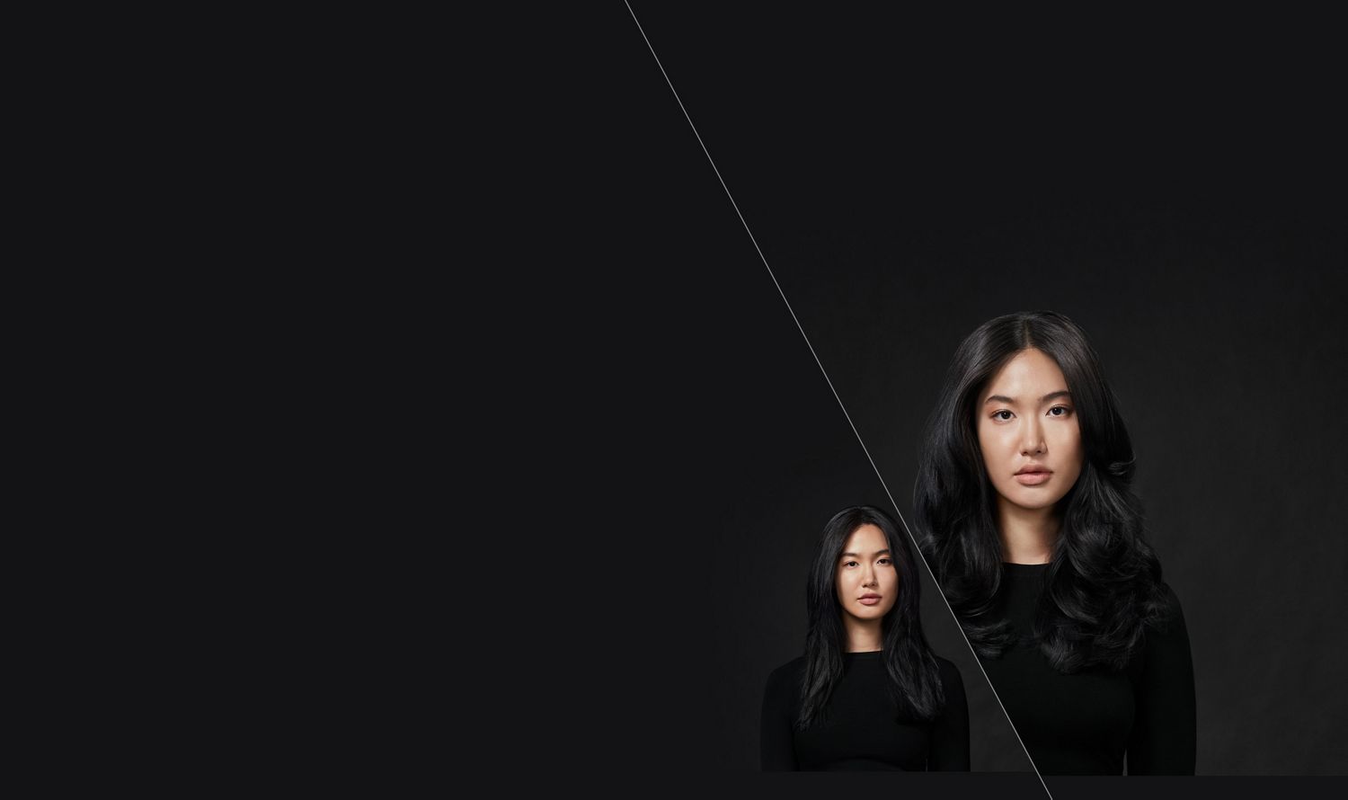 Femme aux cheveux noirs. À gauche, ses cheveux longs ondulés sont à l’état naturel. À droite, ils sont ondulés et coiffés.