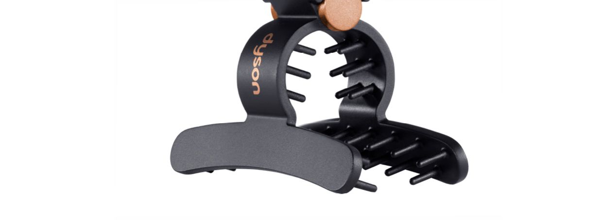 The Wide hair clip open.