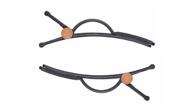 Les pinces fines Dyson sous différents angles. Les pinces fines Dyson sous différents angles.