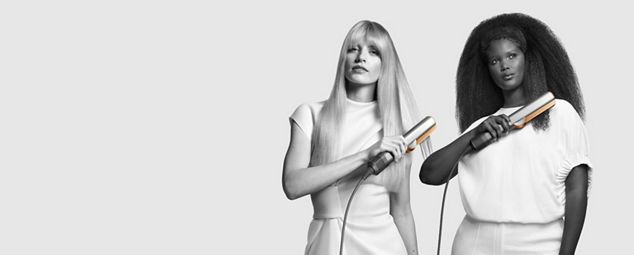Personen stylen glatte Haare mit Airstrait™