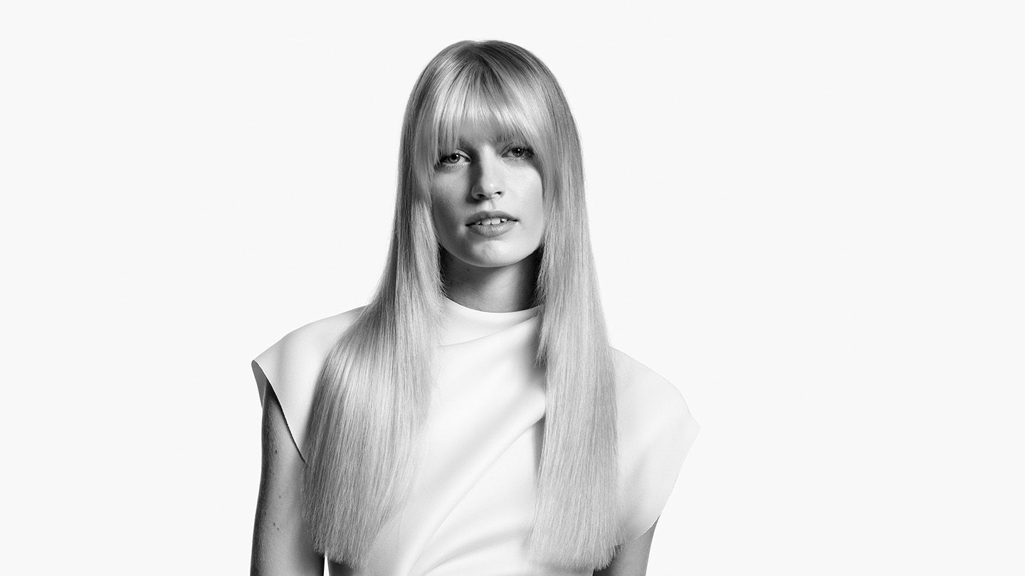 Woman with hair styled by the Dyson Airstrait 