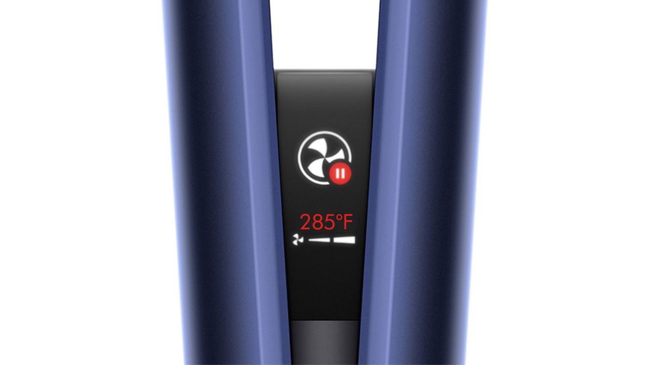 The Dyson Airstrait LCD screen, showing the auto-pause.