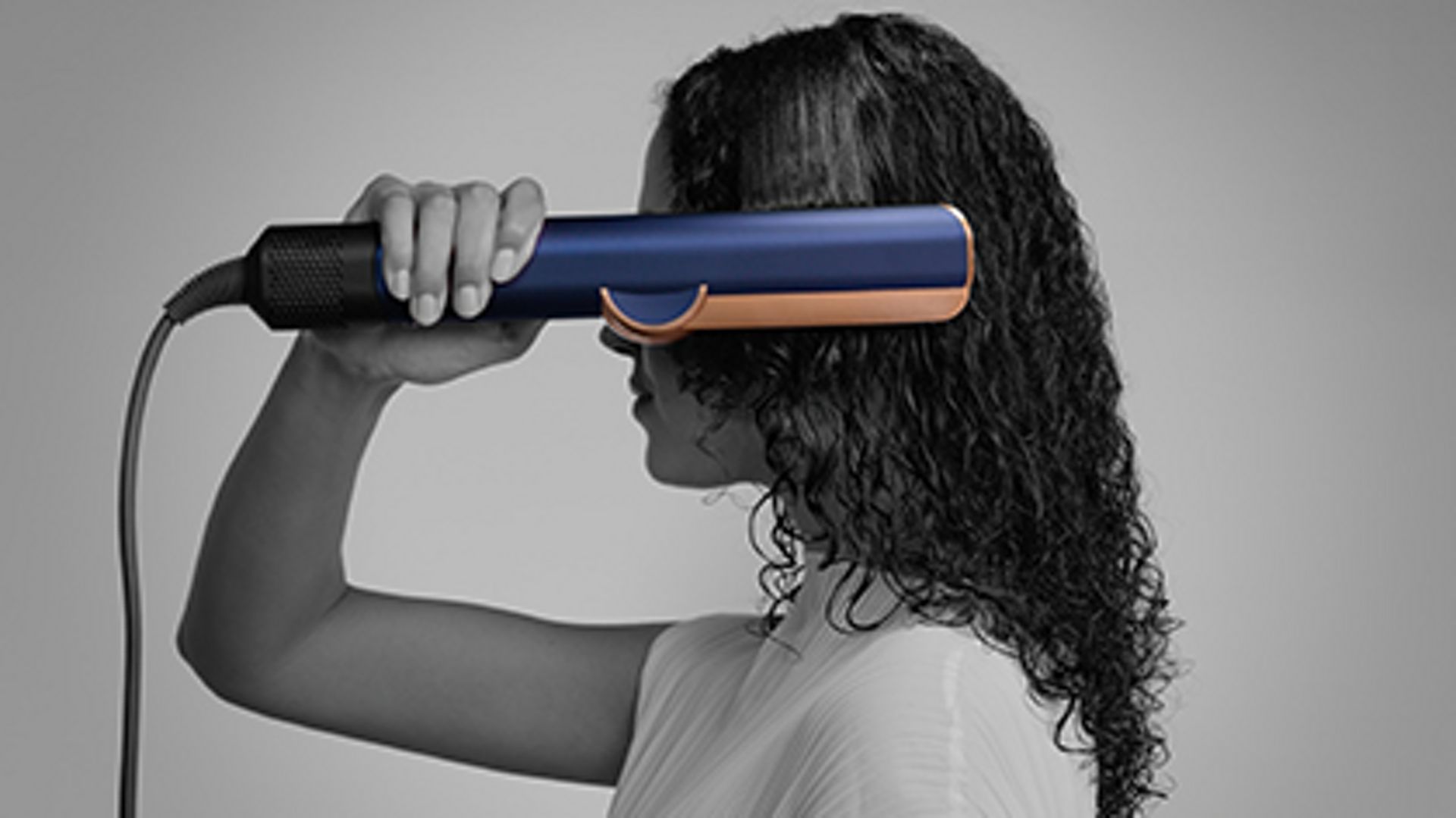 Introducing the Dyson Airstrait™ straightener Introducing the Dyson Airstrait™ straightener