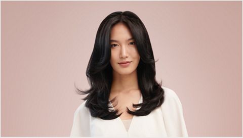 Smooth c-curl hairstyle