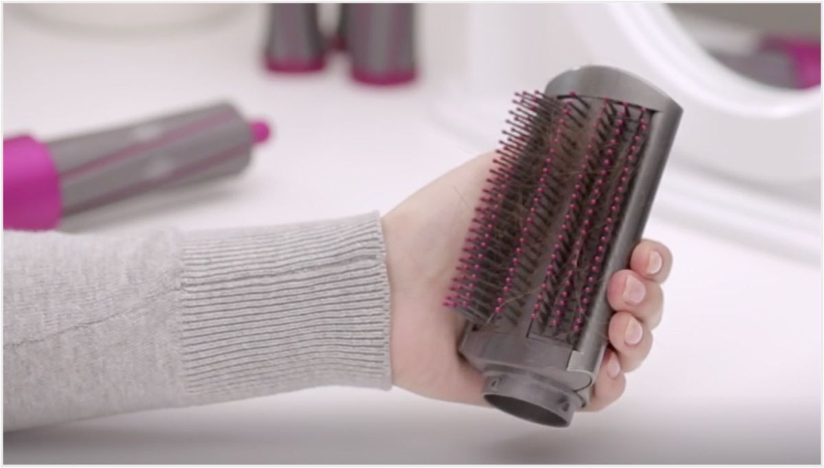 Cleaning your filter. Video showing how to clean the Dyson Airwrap™ styler's filter