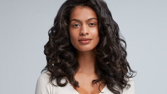 Model with voluminous curls
