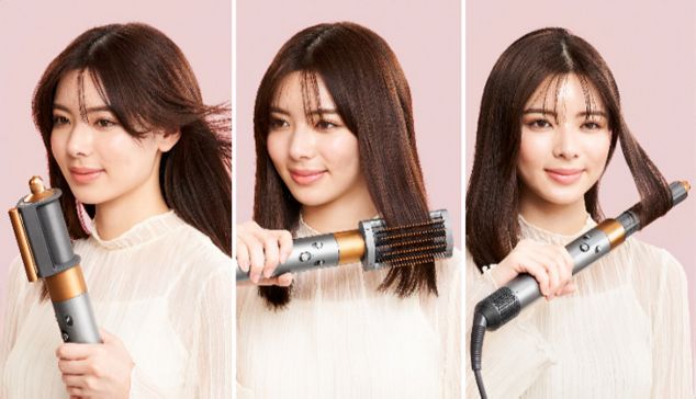 女性が髪をスタイリングする3つの画像 - 1つ目は、Dyson Airwrapマルチスタイラーのコアンダスムージングブラシ、2つ目はソフトスムージングブラシ、3つ目は40ｍｍカーラー。