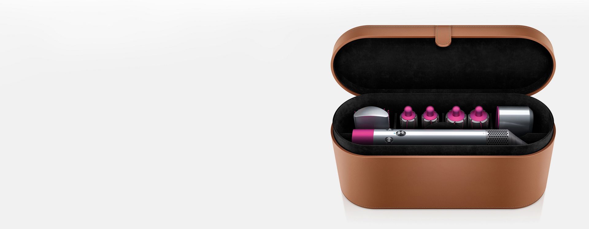 Tilbehør til Dyson Airwrap™ hårstyler inni et hardt oppbevaringsetui
