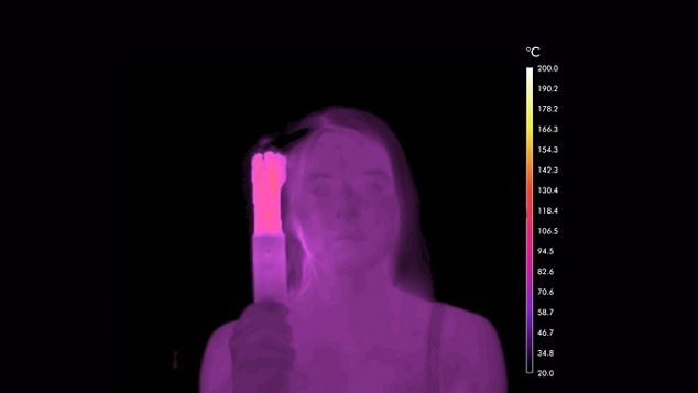A diagram to show the Dyson Airwrap™ hair styler not reaching extreme temperatures 