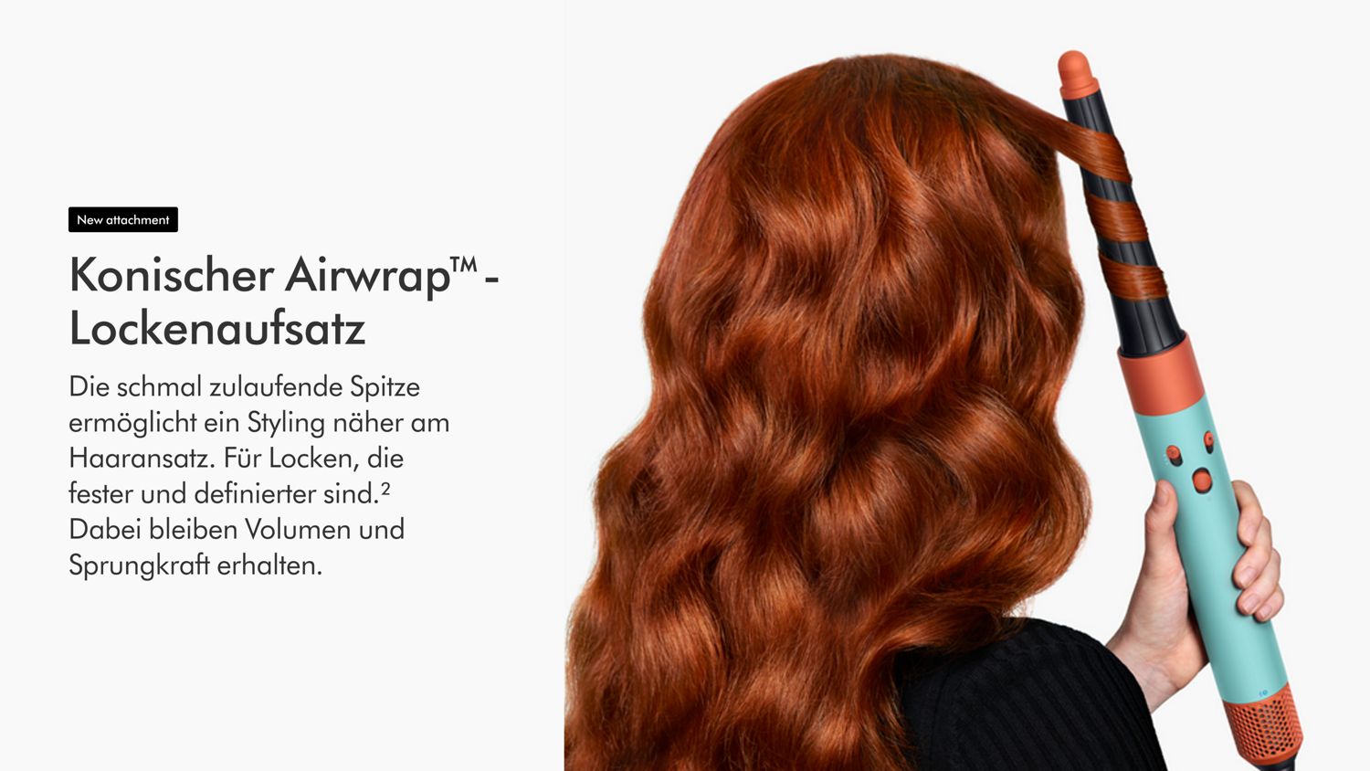 Blick auf die Rückseite der Haare einer Frau, die sie mit dem Dyson Airwrap ID lockt.