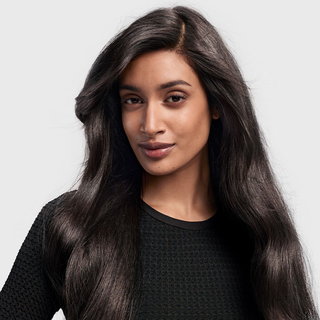 Rett hår Modell med håret i en 90-tallsinspirert frisyre.