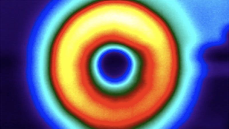 Image thermique d'un flux d'air plus froid provenant de l'embout de séchage doux.