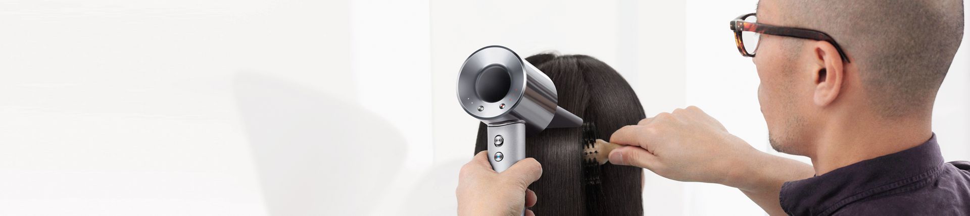 Asciugacapelli Dyson Supersonic™ versione Professionale con concentratore applicato