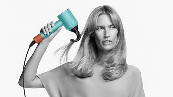 A female model using the Flyaway attachment