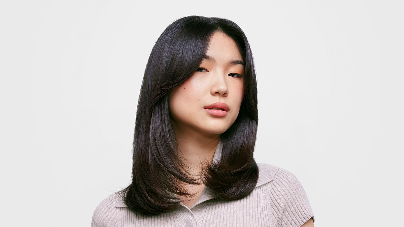 Female model with long, straight hair Female model with long, straight hair.