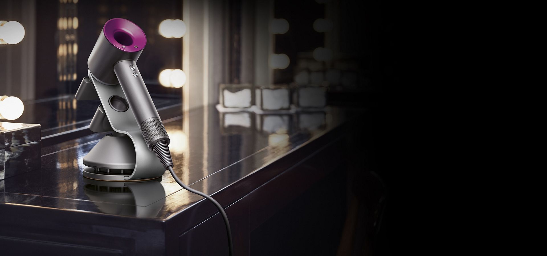 Asciugacapelli Dyson Supersonic in una stanza di hotel