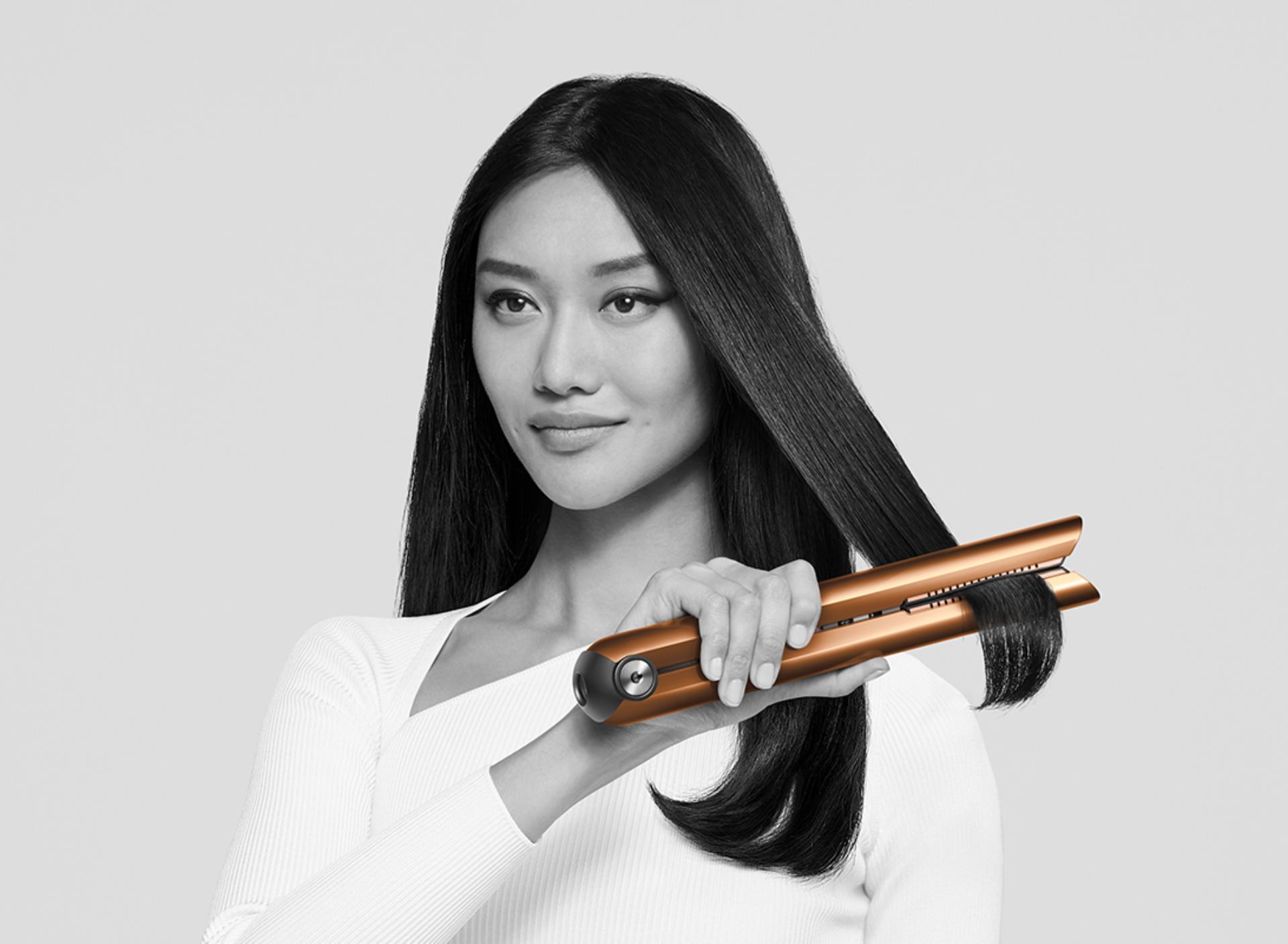 A model using the Dyson Corrale straightener