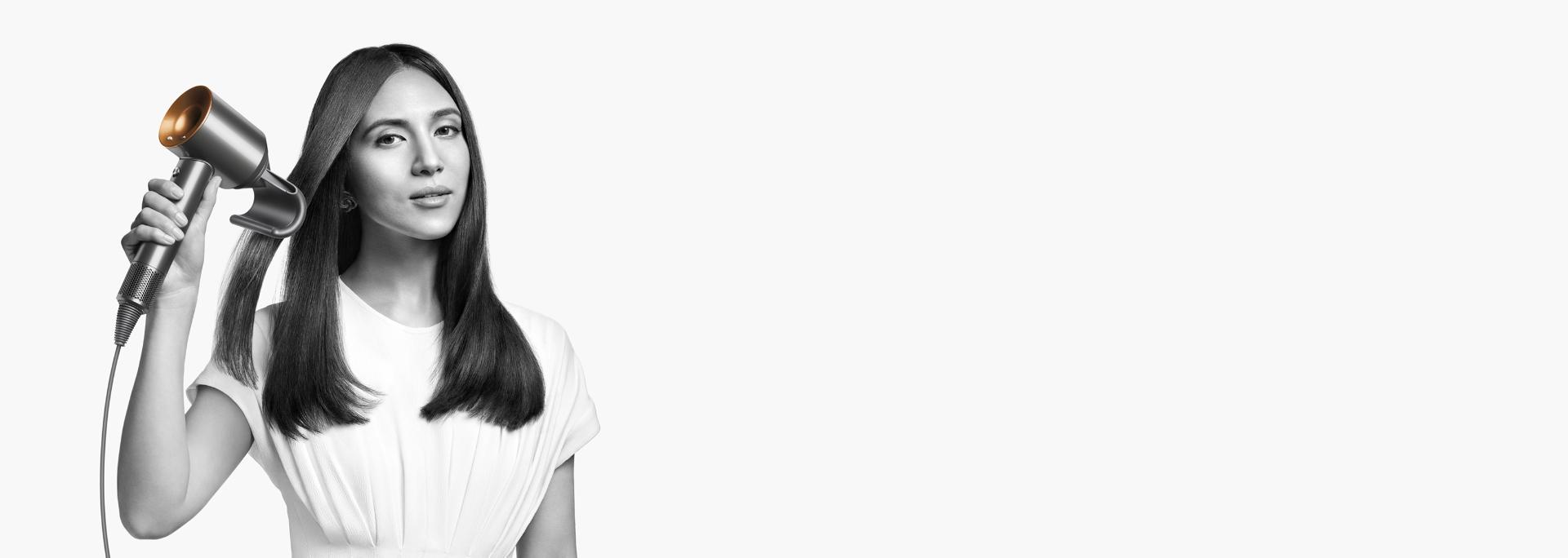 Model using a Dyson Supersonic with the new Flyaway attachment