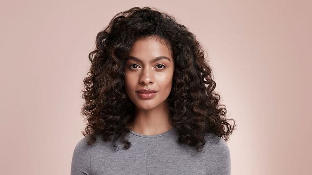 Model with classic curls