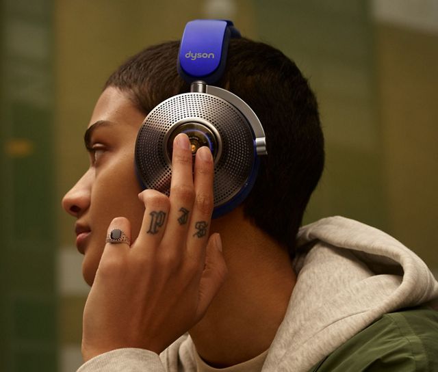 Dyson Zone review: an absurd pair of air purifying ANC headphones - The  Verge