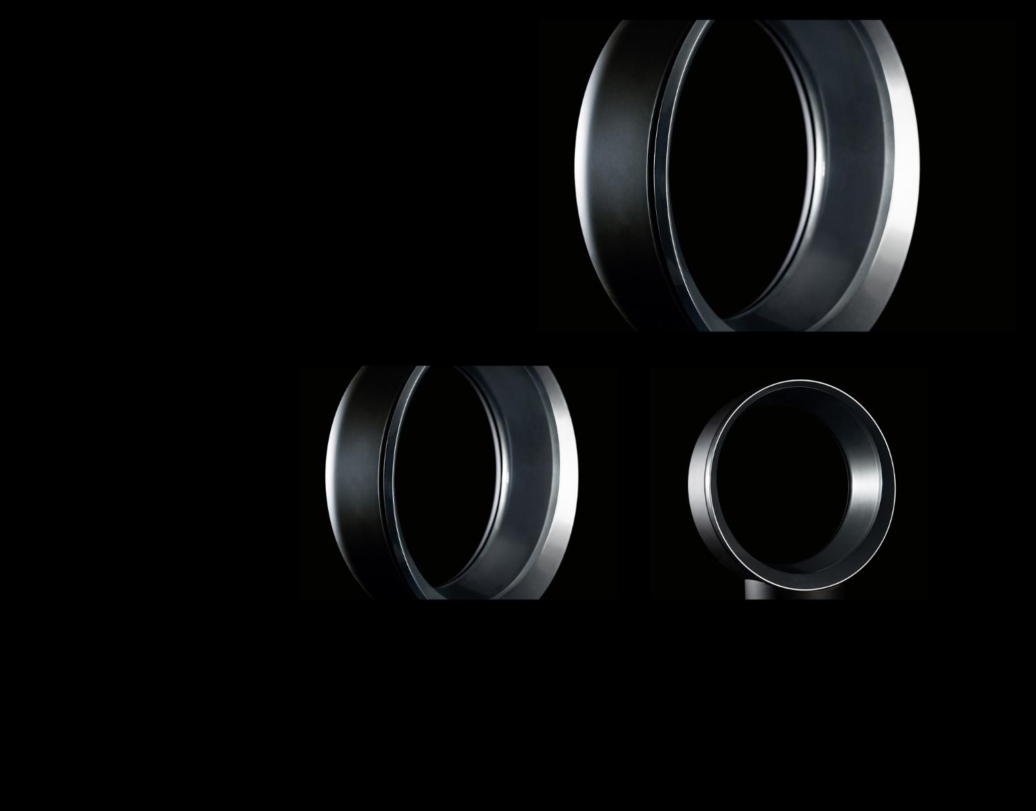 Dyson Cool™ CF1 verteilt als kleiner Tischventilator leise einen kraftvollen Luftstrom.