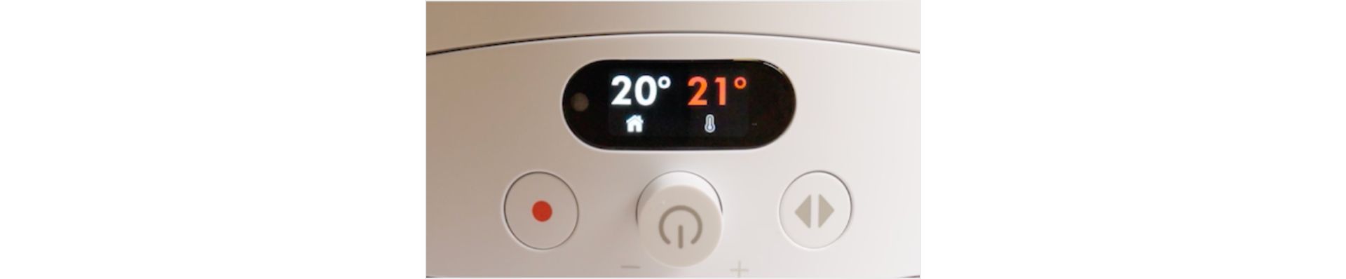 LCD screen showing the current and target room temperature.