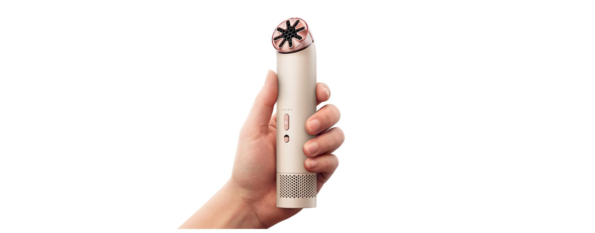 Dyson HushJet Mini Cool ventilátor a tenyeredben.