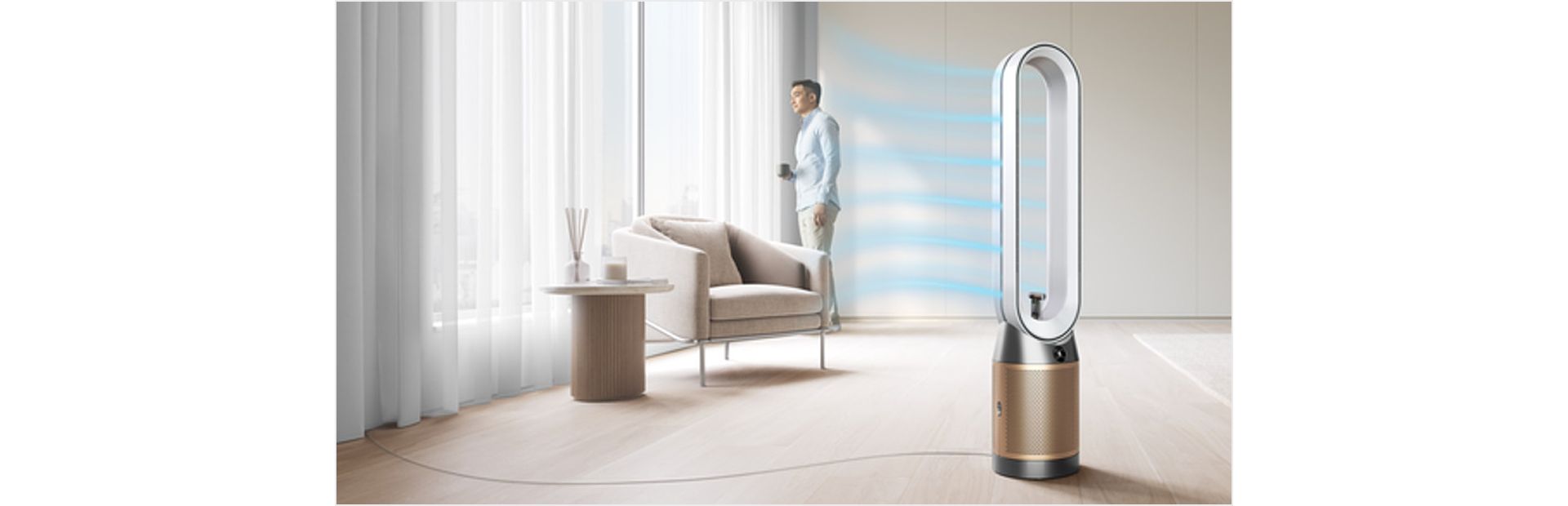 Der Dyson Find+Follow Purifier Cool Ventilator reinigt die Luft in einem großen Raum.
