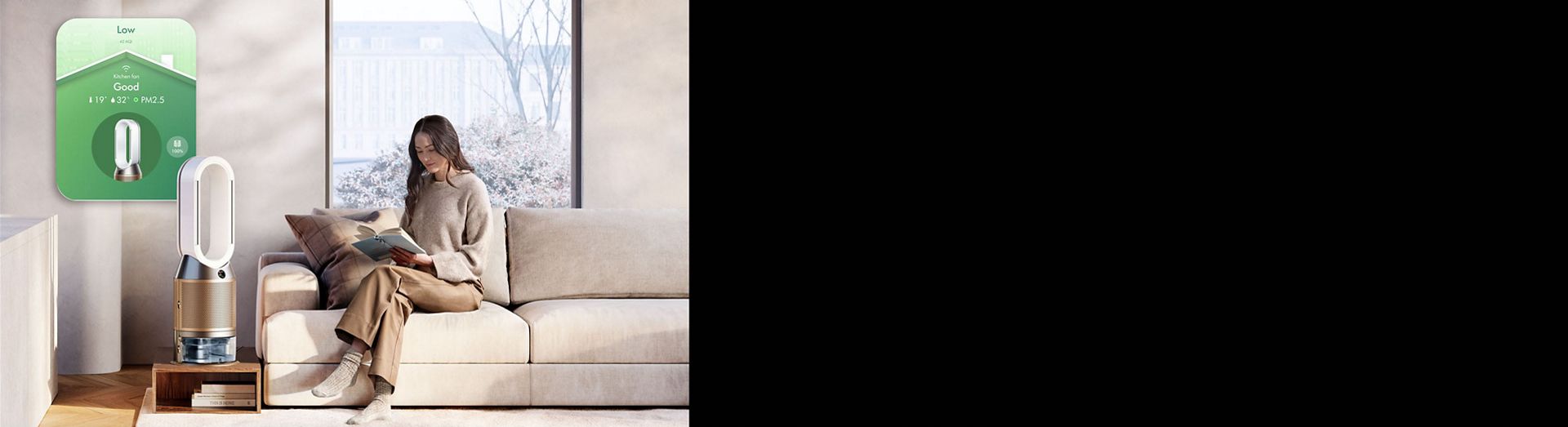 جهاز تنقية الهواء Dyson Humidify+Cool PH2 De-NOx مع عناصر تحكم التطبيق بجوار امرأة تقرأ كتابًا.