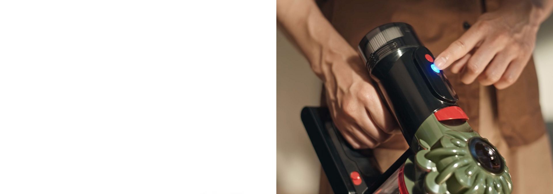 The power mode control button on the top of the Dyson V8 Cyclone vacuum cleaner.