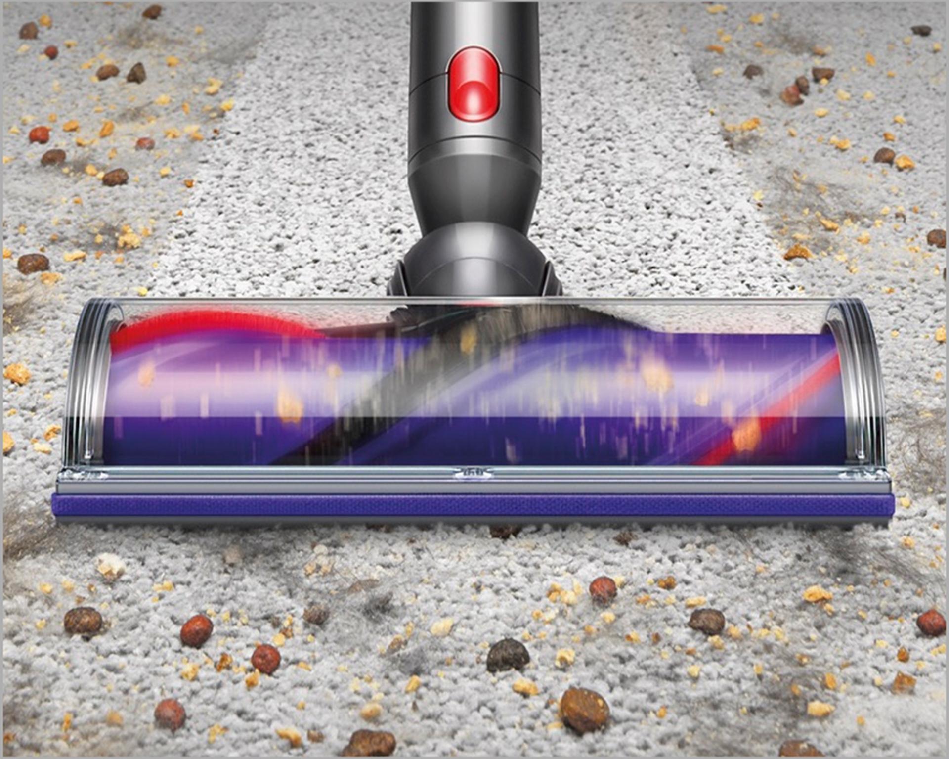 Podlahová hubice Motorbar odstraňuje prach a nečistoty z koberce.