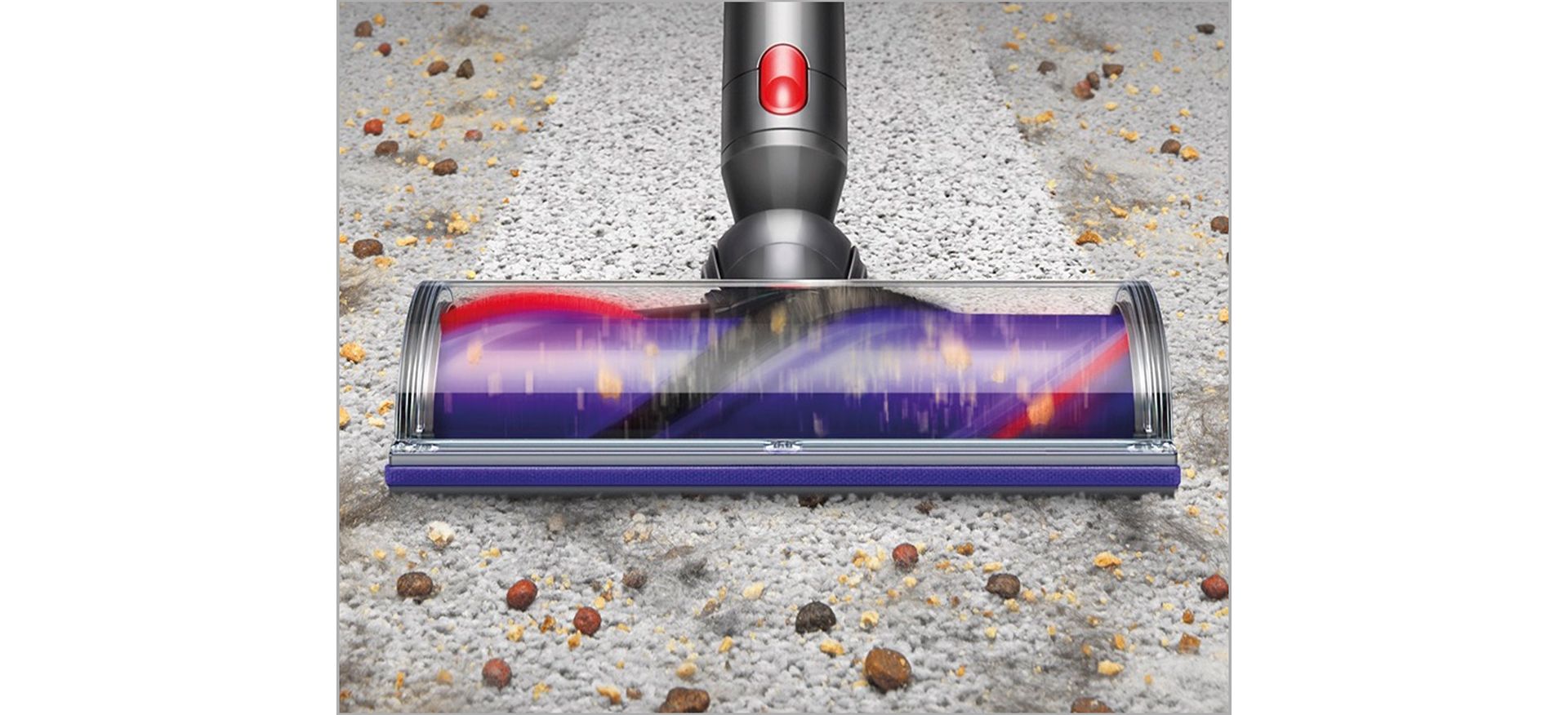 Četka Motorbar uklanja prašinu i nečistoće s tepiha.