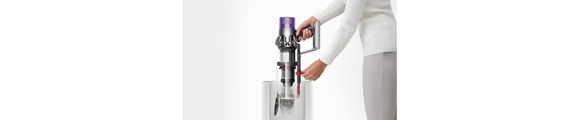 Usisavač Dyson Cyclone V10 se prazni.