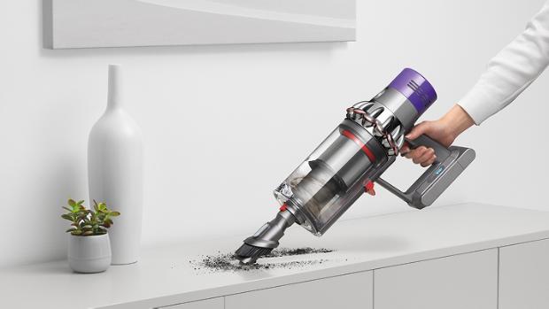 Dyson V10 jako ręczny stół do sprzątania.