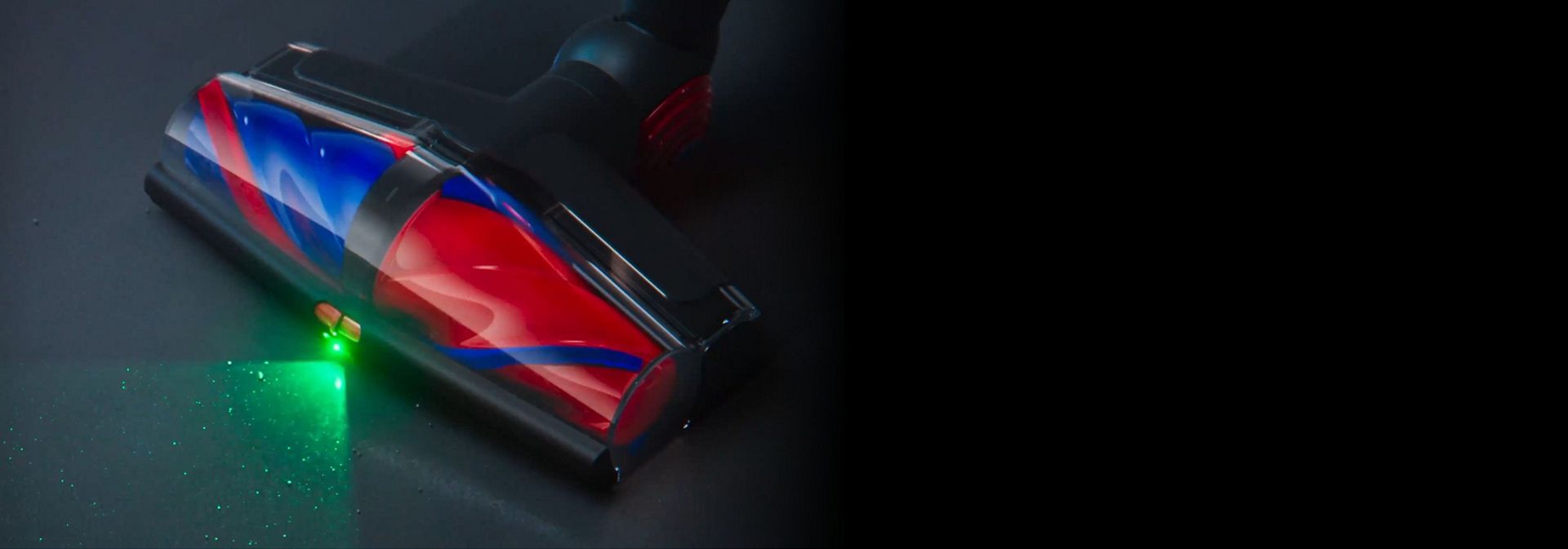 يُسلط رأس التنظيف All Floor Cones Sense الضوء على الأتربة المُختبئة والمخفية على الأرضية الصلبة.