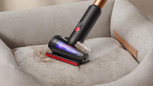 The Hair screw tool 2.0 is used to clean fur from a pet bed.