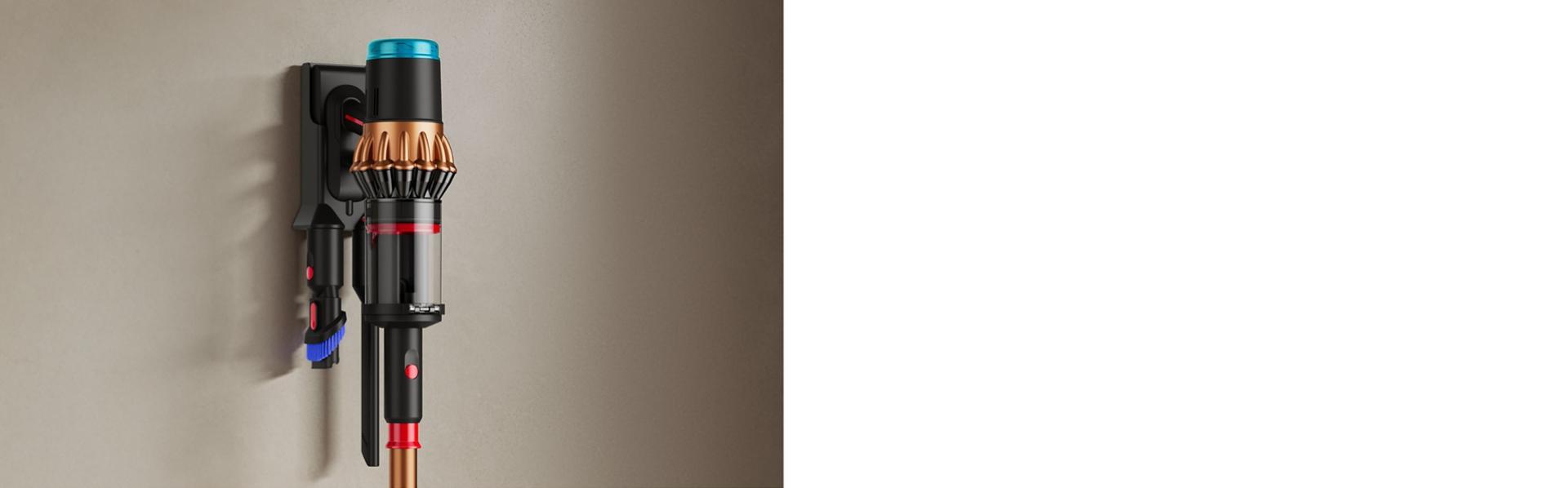 مكنسة Dyson DS60 Piston Animal بينما يتم شحنها على وحدة الإرساء الجدارية.