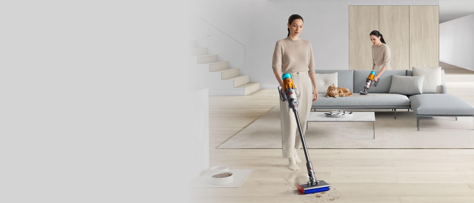 Sprzątanie rodzinnego domu za pomocą odkurzacza Dyson V12 Detect Slim Submarine.