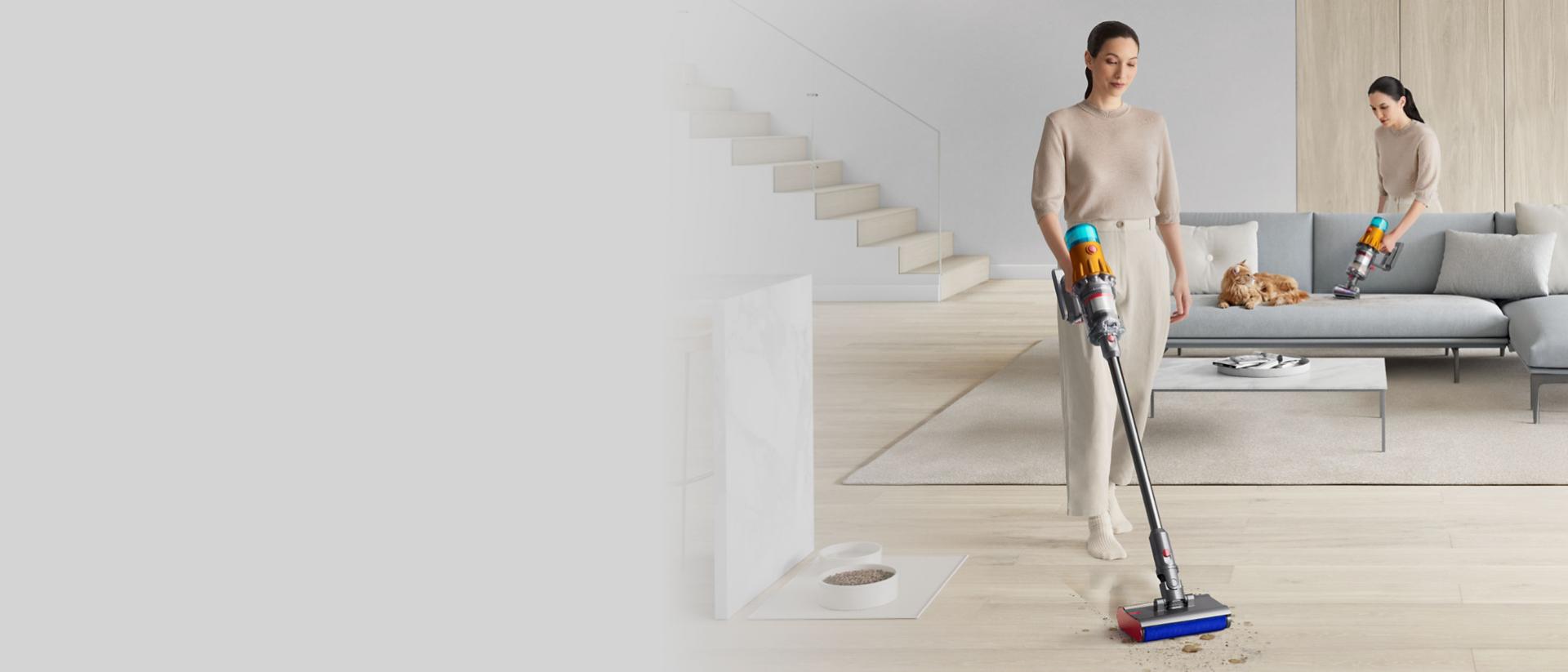 Sprzątanie rodzinnego domu za pomocą odkurzacza Dyson V12 Detect Slim Submarine.