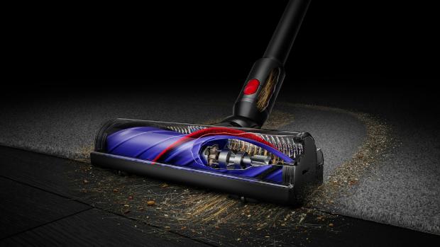 Elektroszczotka Digital Motorbar użyta do do czyszczenia twardych podłóg i dywanów.