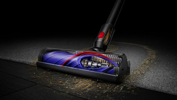 Elektroszczotka Digital Motorbar użyta do do czyszczenia twardych podłóg i dywanów.