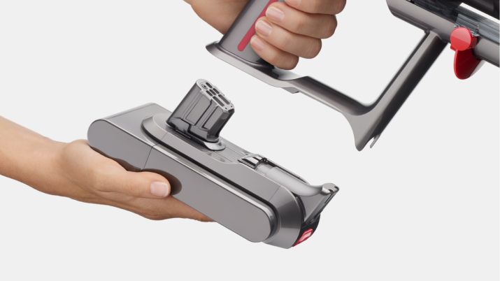 Bei einem kabellosen Dyson Staubsauger wird der Akku ausgetauscht.