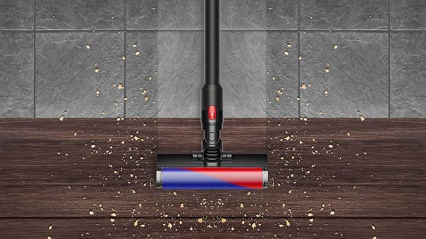 „Dyson Slim Fluffy“ valymo šepetys naudojamas skirtingiems kietųjų grindų tipams valyti.