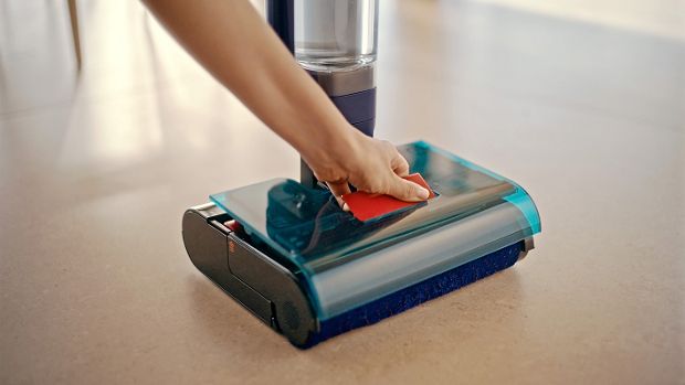 Hygienický systém odpadu lze snadno vyjmout z podlahové hubice.