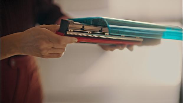 Zásobník na nečistoty vyjmutý ze systému odpadu.