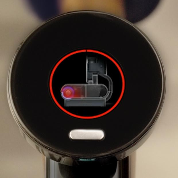 LCD displej znázorňuje probíhající cyklus sušení horkým vzduchem.